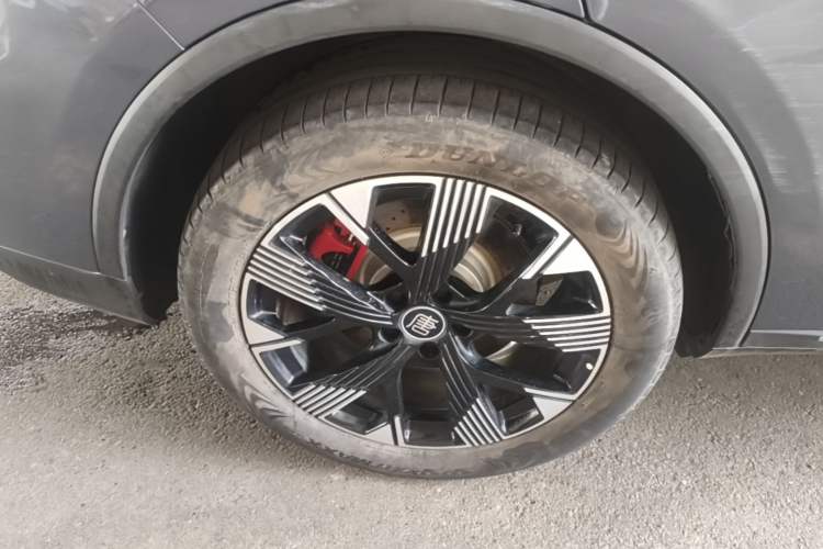 Used BYD Tang New Energy 2024 DM-p Champion Edition 215 km All-Wheel-Drive Flagship Model Right Rear Wheel Hub