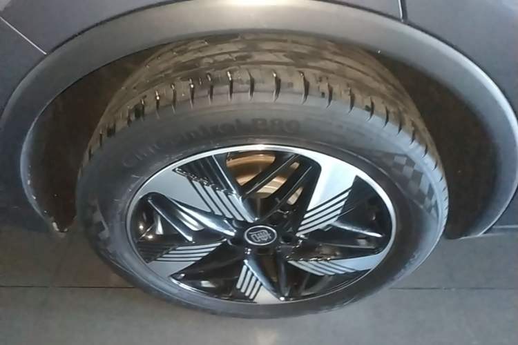 Used BYD Tang New Energy 2024 DM-i Glory Edition 112KM Prestige Model Right Rear Wheel Hub