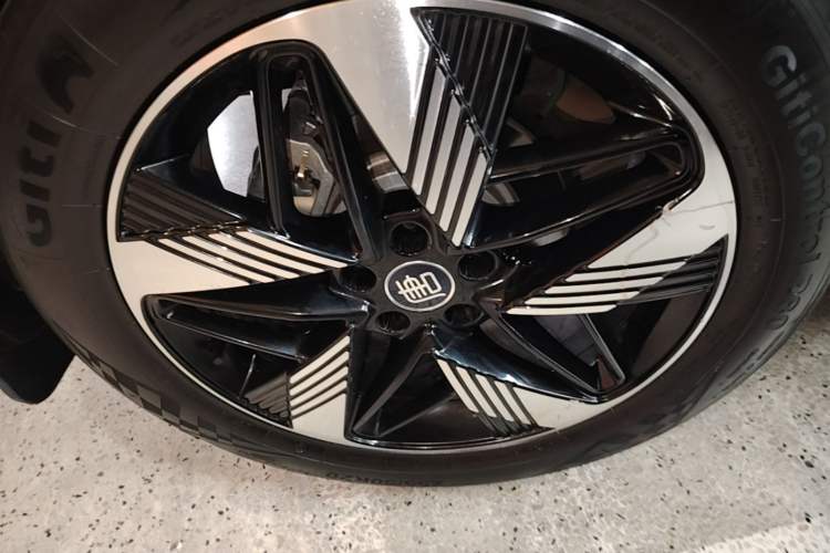 Used BYD Tang New Energy 2024 DM-i Glory Edition 112KM Prestige Model Right Rear Wheel Hub
