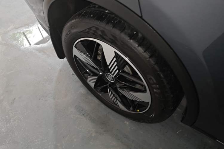 Used BYD Tang New Energy 2024 DM-i Glory Edition 112KM Prestige Model Right Rear Wheel Hub