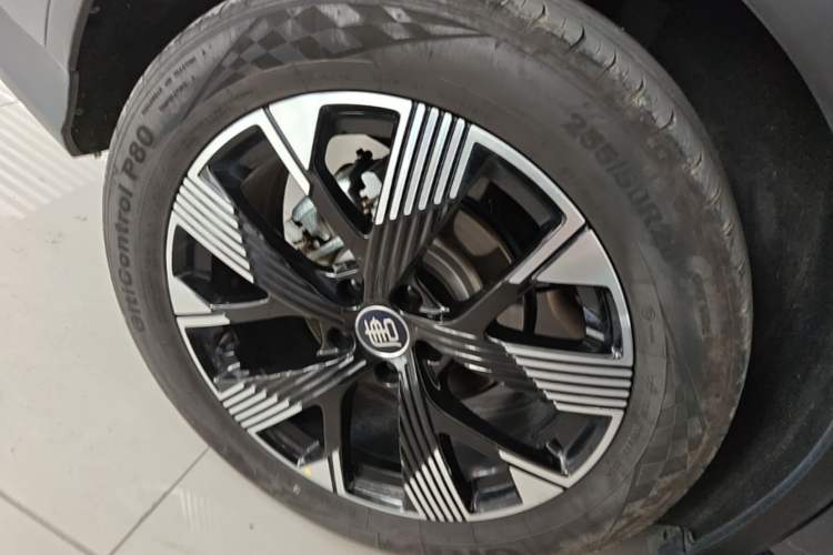 Used BYD Tang New Energy 2024 DM-i Glory Edition 112KM Flagship Model Right Rear Wheel Hub