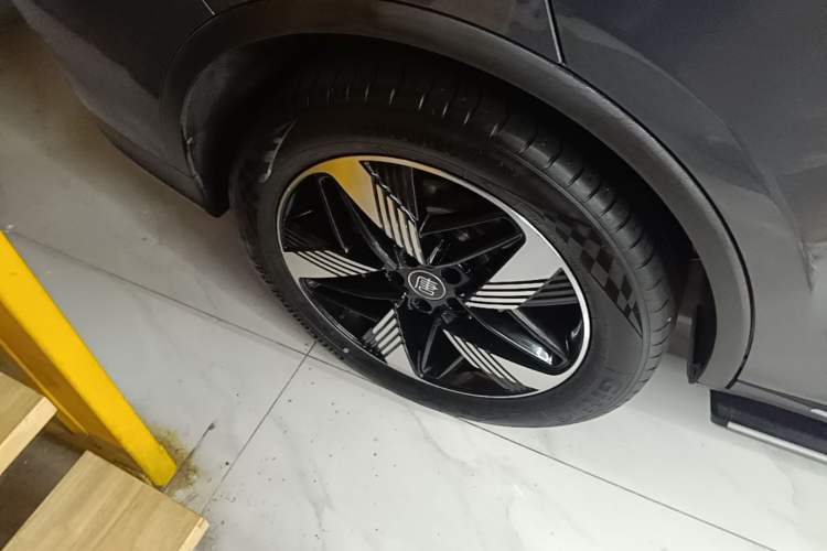 Used BYD Tang New Energy 2024 DM-i Glory Edition 112KM Prestige Model Right Rear Wheel Hub