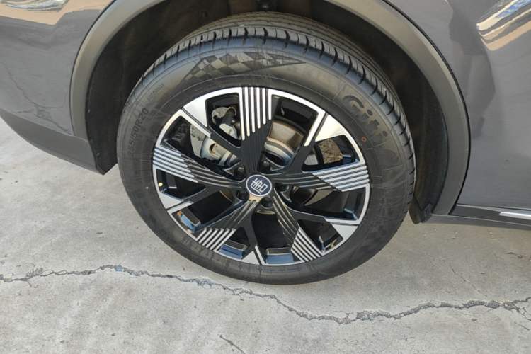 Used BYD Tang New Energy 2024 DM-i Glory Edition 112KM Flagship Model Right Rear Wheel Hub