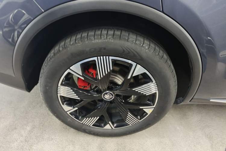 Used BYD Tang New Energy 2024 DM-i Glory Edition 200KM Flagship Model Right Rear Wheel Hub