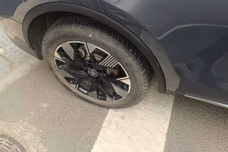 Used BYD Tang New Energy 2024 DM-i Glory Edition 112KM Flagship Model Right Rear Wheel Hub