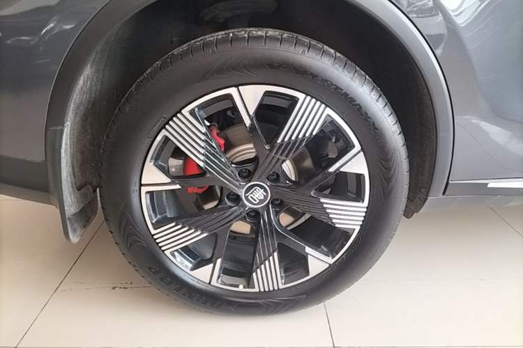 Used BYD Tang New Energy 2024 DM-i Glory Edition 200KM Flagship Model Right Rear Wheel Hub
