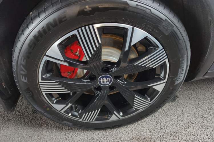 Used BYD Tang New Energy 2024 DM-p Champion Edition 215 km All-Wheel-Drive Flagship Model Right Rear Wheel Hub