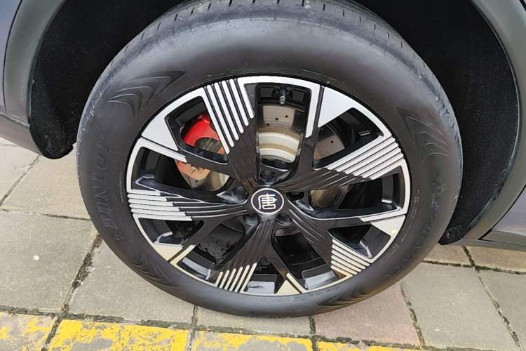 Used BYD Tang New Energy 2024 EV Champion Edition 730KM Deluxe Model Right Rear Wheel Hub