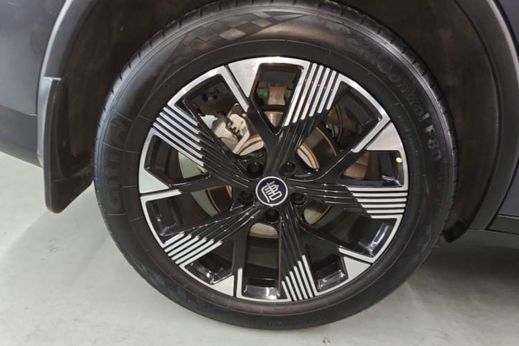 Used BYD Tang New Energy 2024 DM-i Glory Edition 112KM Flagship Model Right Rear Wheel Hub