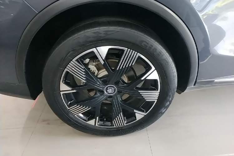 Used BYD Tang New Energy 2024 DM-i Glory Edition 112KM Flagship Model Right Rear Wheel Hub