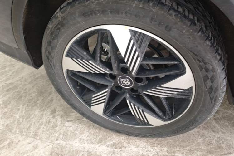 Used BYD Tang New Energy 2024 DM-i Glory Edition 112KM Prestige Model Right Rear Wheel Hub