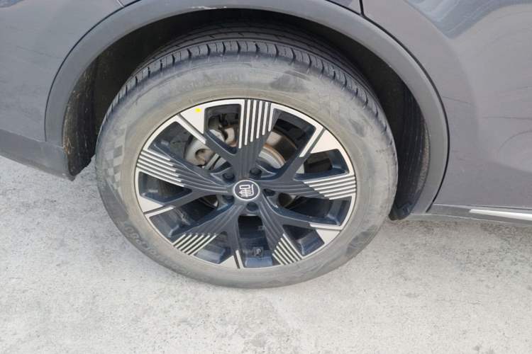 Used BYD Tang New Energy 2024 DM-i Glory Edition 112KM Flagship Model Right Rear Wheel Hub