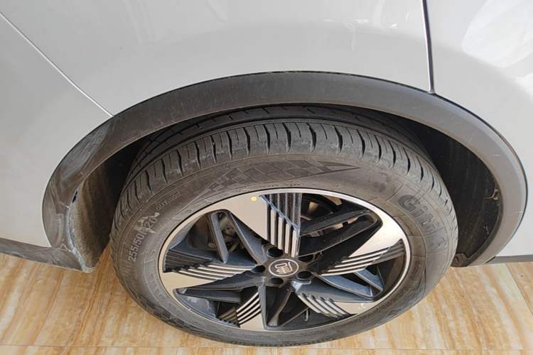 Used BYD Tang New Energy 2024 DM-i Glory Edition 112KM Prestige Model Right Rear Wheel Hub