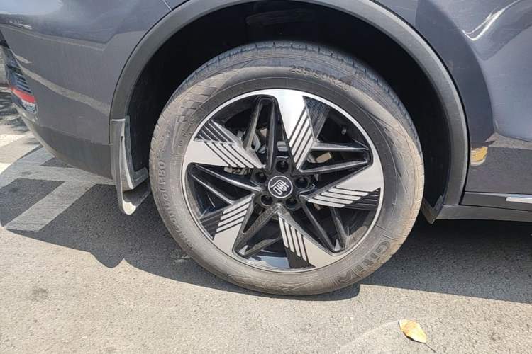 Used BYD Tang New Energy 2024 DM-i Glory Edition 112KM Prestige Model Right Rear Wheel Hub