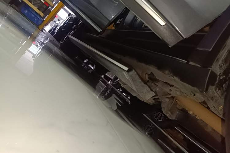 Used BYD Tang New Energy 2024 DM-i Glory Edition 112KM Prestige Model Right Side Sill