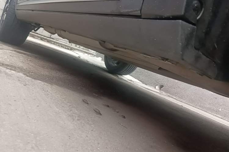 Used BYD Tang New Energy 2024 DM-i Glory Edition 112KM Prestige Model Right Side Sill