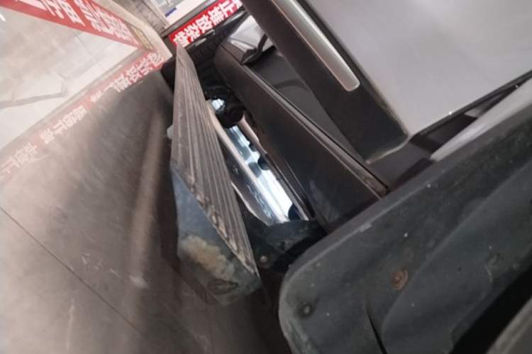 Used BYD Tang New Energy 2024 DM-i Glory Edition 112KM Prestige Model Right Side Sill