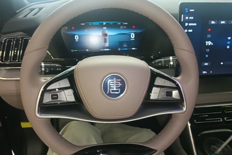 Used BYD Tang New Energy 2024 DM-i Glory Edition 112KM Prestige Model Steering Wheel
