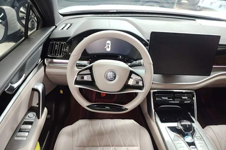 Used BYD Tang New Energy 2024 DM-i Glory Edition 112KM Prestige Model Steering Wheel