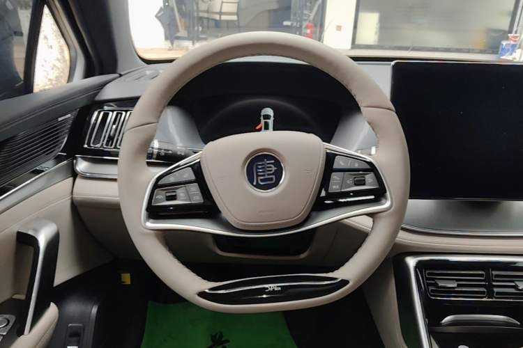 Used BYD Tang New Energy 2024 DM-i Glory Edition 112KM Prestige Model Steering Wheel
