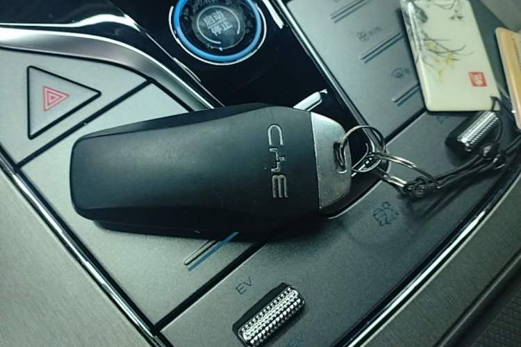 Used BYD Tang New Energy 2024 DM-i Glory Edition 112KM Prestige Model Vehicle Key