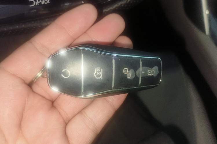 Used BYD Tang New Energy 2024 DM-i Glory Edition 112KM Prestige Model Vehicle Key