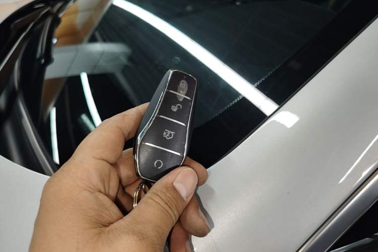 Used BYD Tang New Energy 2024 DM-i Glory Edition 112KM Prestige Model Vehicle Key