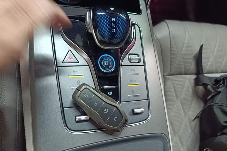 Used BYD Tang New Energy 2024 DM-i Glory Edition 112KM Prestige Model Vehicle Key
