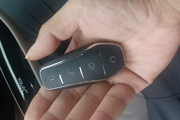 Used BYD Tang New Energy 2024 DM-i Glory Edition 112KM Prestige Model Vehicle Key