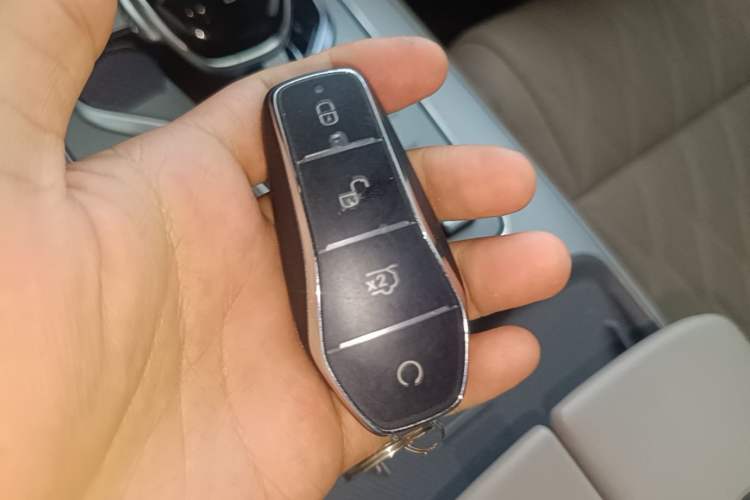 Used BYD Tang New Energy 2024 DM-i Glory Edition 112KM Prestige Model Vehicle Key