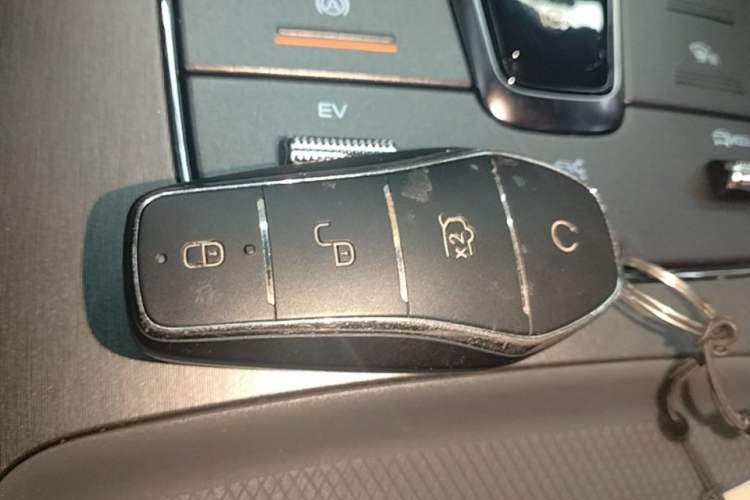 Used BYD Tang New Energy 2024 DM-i Glory Edition 112KM Prestige Model Vehicle Key