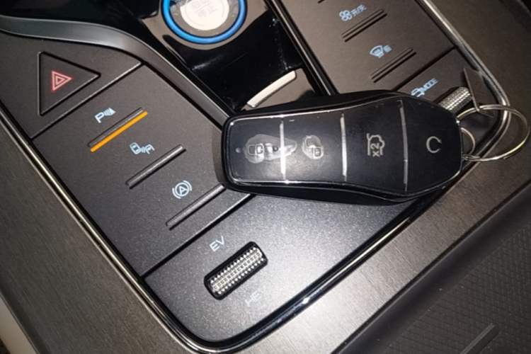 Used BYD Tang New Energy 2024 DM-i Glory Edition 112KM Prestige Model Vehicle Key