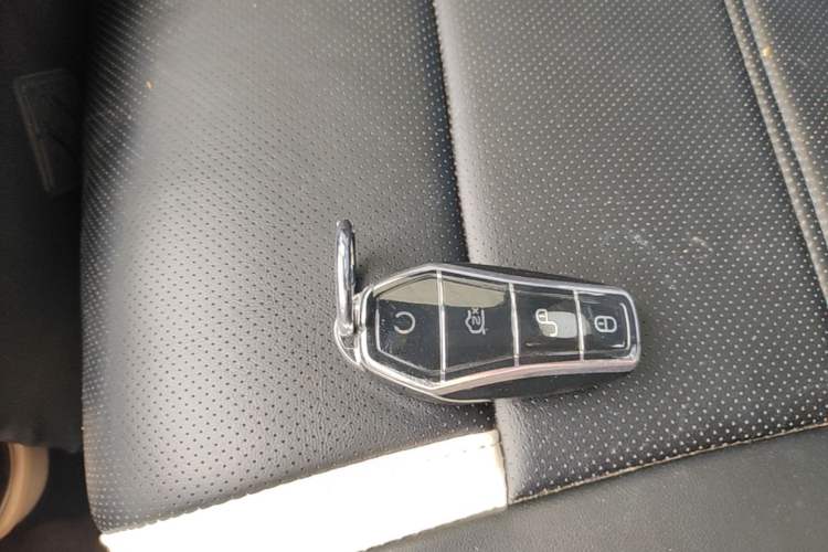 Used BYD Tang New Energy 2024 DM-i Glory Edition 112KM Prestige Model Vehicle Key
