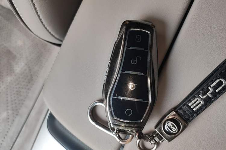 Used BYD Tang New Energy 2024 DM-i Glory Edition 112KM Prestige Model Vehicle Key