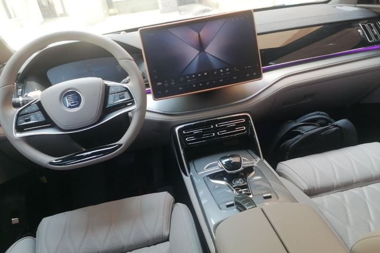 Used BYD Tang New Energy 2024 DM-i Glory Edition 112KM Flagship Model Center Console