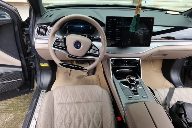 Used BYD Tang New Energy 2024 DM-i Glory Edition 112KM Prestige Model Center Console