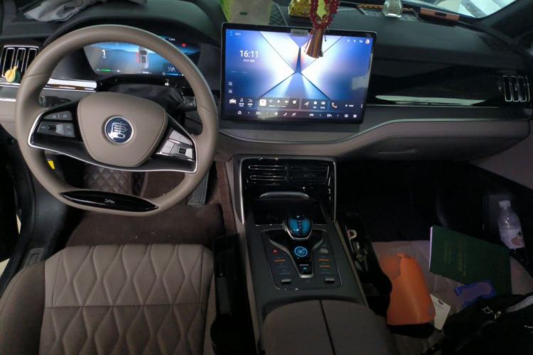 Used BYD Tang New Energy 2024 DM-i Glory Edition 112KM Prestige Model Center Console