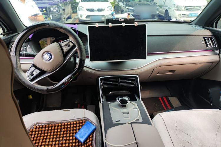 Used BYD Tang New Energy 2024 DM-i Glory Edition 112KM Prestige Model Center Console