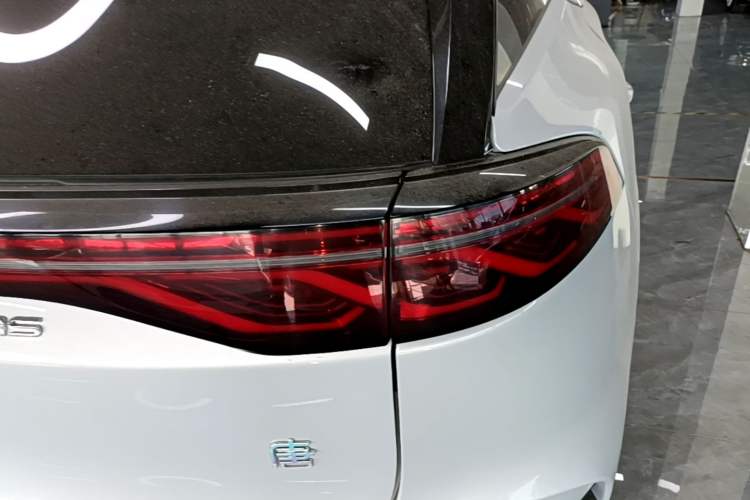 Used BYD Tang New Energy 2024 DM-i Glory Edition 200KM Flagship Model Exterior 3