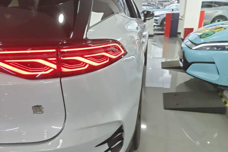 Used BYD Tang New Energy 2024 DM-i Glory Edition 112KM Flagship Model Exterior 3
