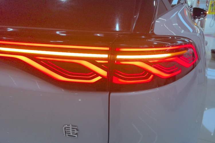Used BYD Tang New Energy 2024 DM-i Glory Edition 112KM Flagship Model Exterior 3
