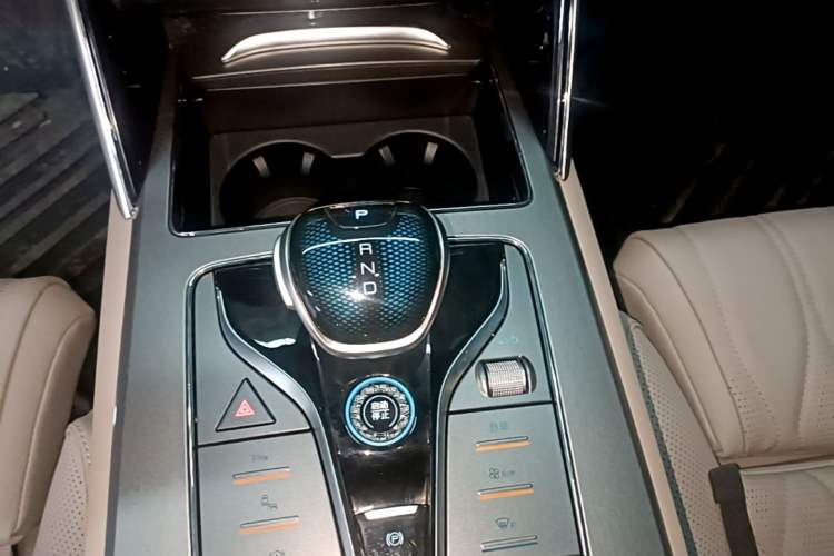Used BYD Tang New Energy 2024 DM-i Glory Edition 200KM Flagship Model Gear Lever