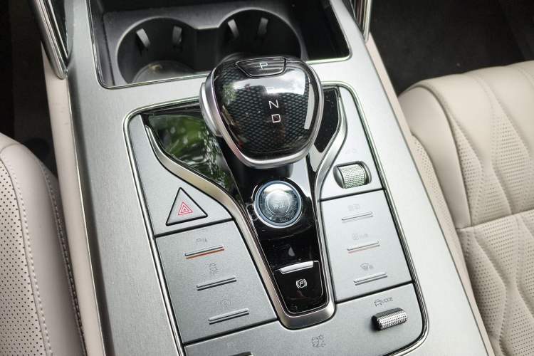 Used BYD Tang New Energy 2024 DM-i Glory Edition 112KM Prestige Model Gear Lever