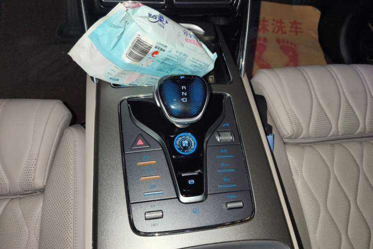 Used BYD Tang New Energy 2024 DM-i Glory Edition 112KM Flagship Model Gear Lever