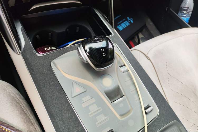 Used BYD Tang New Energy 2024 DM-i Glory Edition 112KM Prestige Model Gear Lever