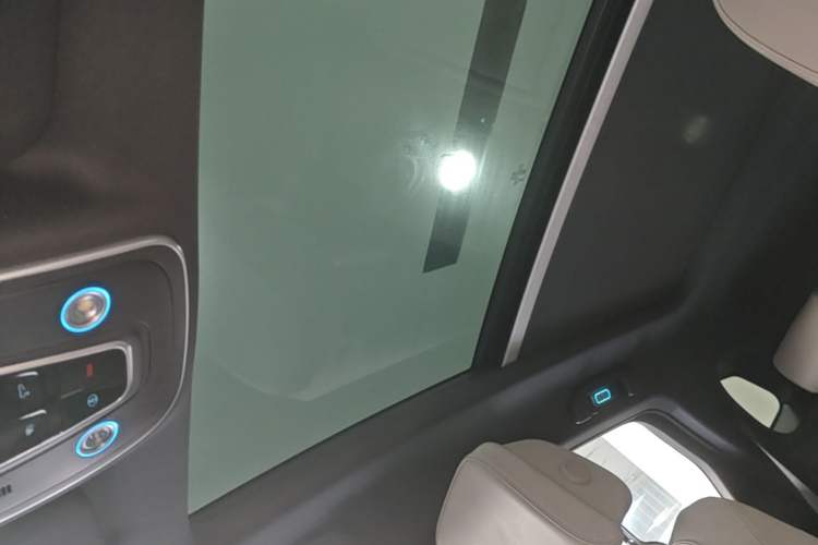 Used BYD Tang New Energy 2024 DM-i Glory Edition 112KM Flagship Model Headliner
