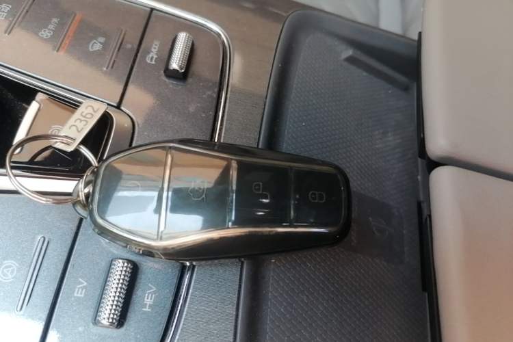 Used BYD Tang New Energy 2024 DM-i Glory Edition 112KM Flagship Model Interior 1