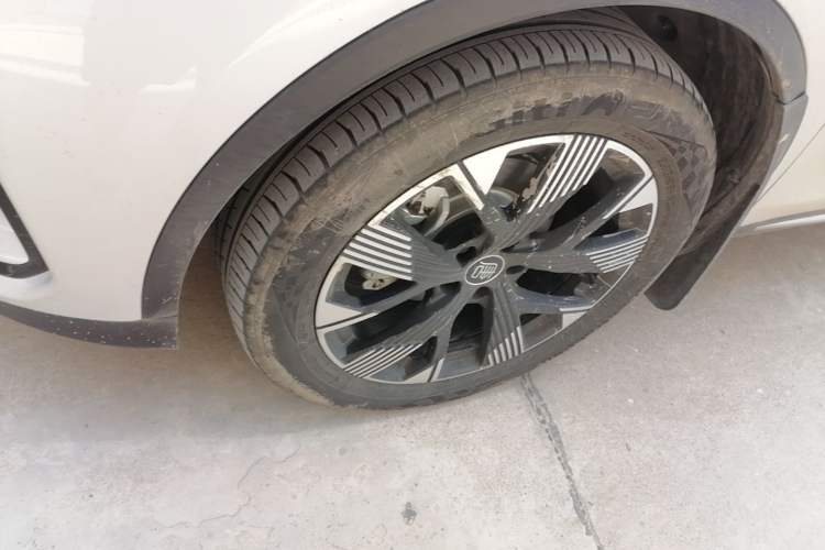 Used BYD Tang New Energy 2024 DM-i Glory Edition 112KM Flagship Model Left Front Wheel Hub