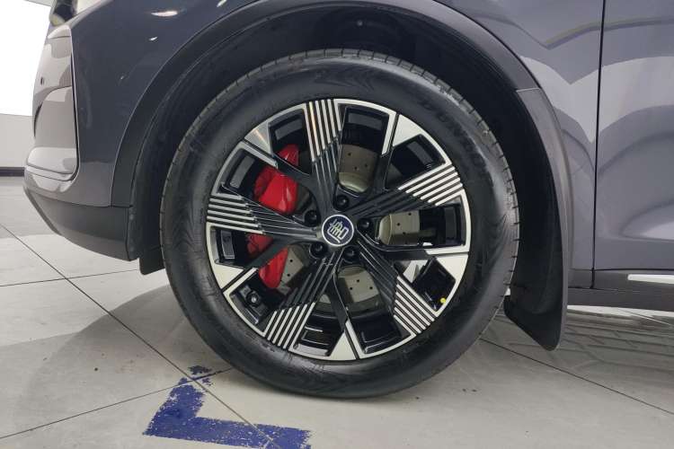 Used BYD Tang New Energy 2024 DM-p Champion Edition 215 km All-Wheel-Drive Flagship Model Left Rear Wheel Hub