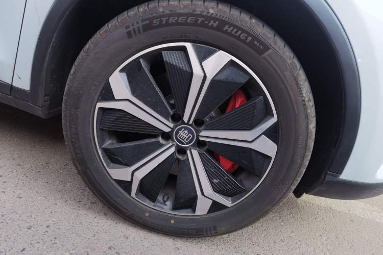 Used BYD Tang New Energy 2024 EV Glory Edition 600KM Premium Model Right Front Wheel Hub